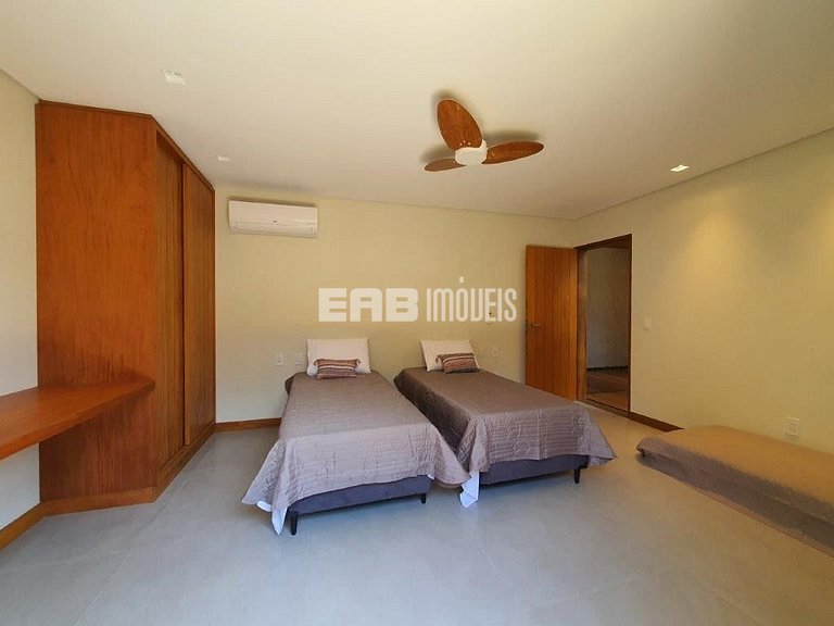 Casa de alto padrão com piscina, jacuzzi aquecida, sauna e c