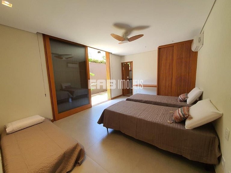 Casa de alto padrão com piscina, jacuzzi aquecida, sauna e c