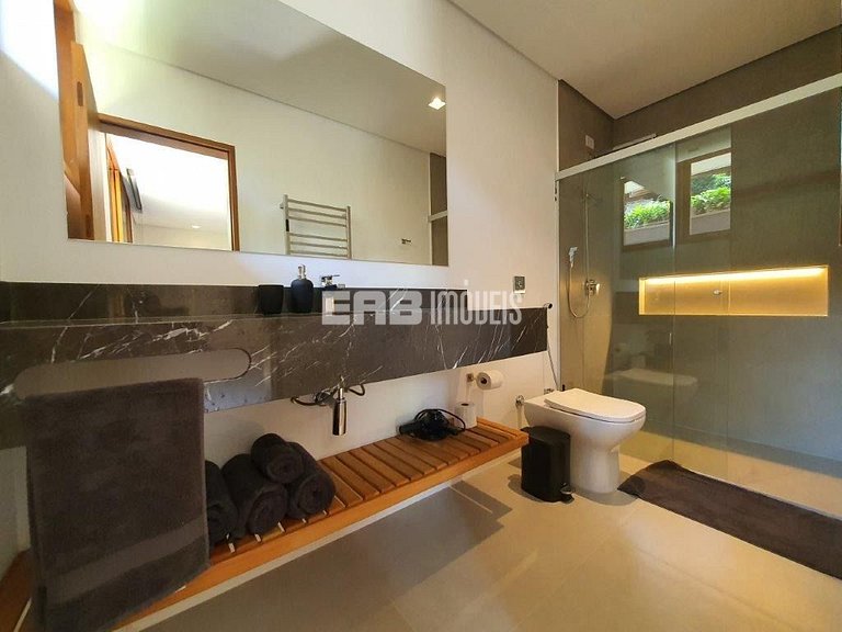 Casa de alto padrão com piscina, jacuzzi aquecida, sauna e c