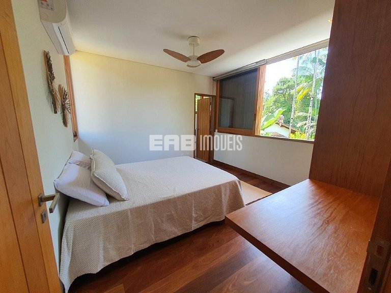 Casa de alto padrão com piscina, jacuzzi aquecida, sauna e c