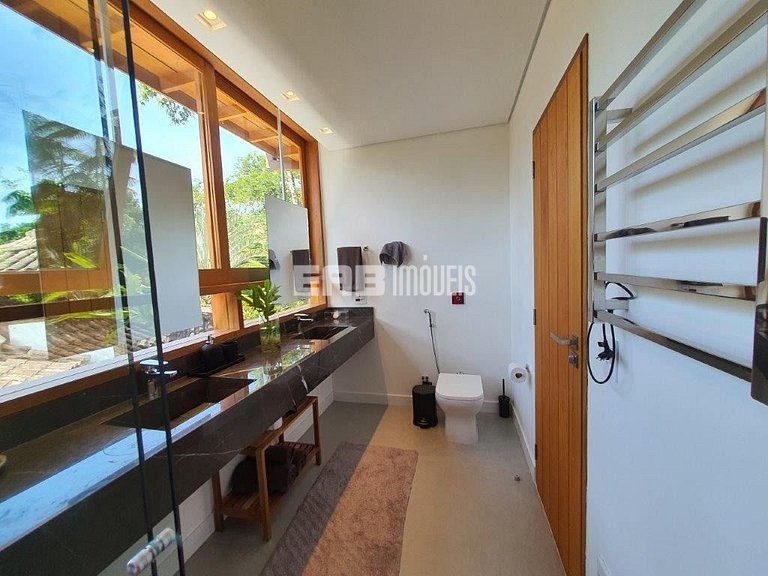 Casa de alto padrão com piscina, jacuzzi aquecida, sauna e c