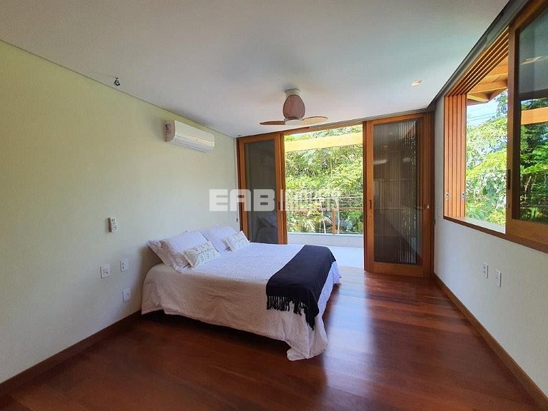 Casa de alto padrão com piscina, jacuzzi aquecida, sauna e c