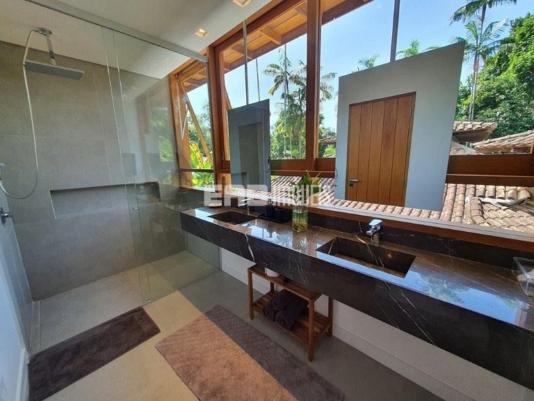 Casa de alto padrão com piscina, jacuzzi aquecida, sauna e c
