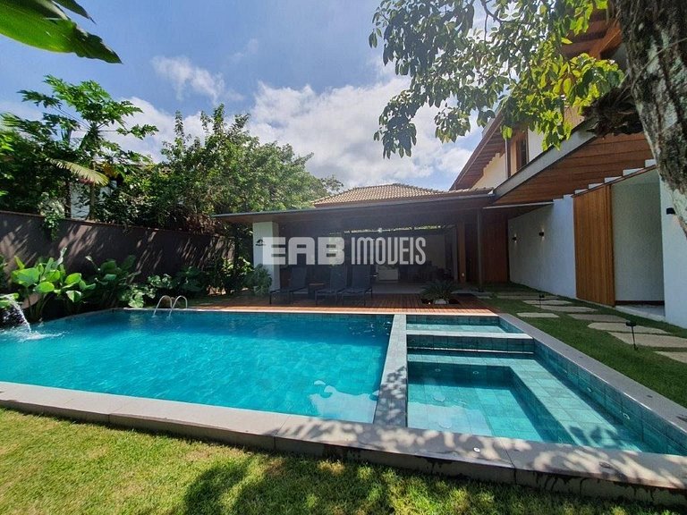 Casa de alto padrão com piscina, jacuzzi aquecida, sauna e c