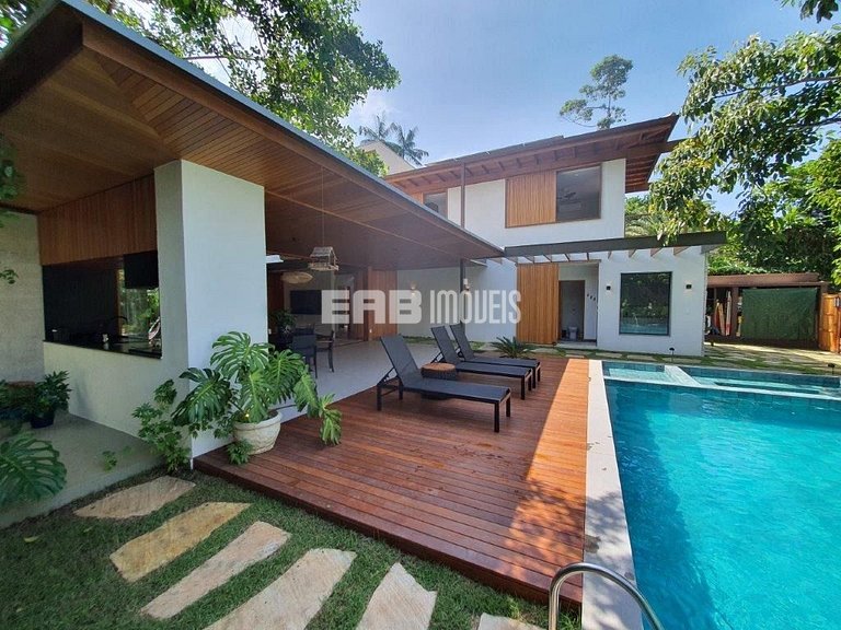 Casa de alto padrão com piscina, jacuzzi aquecida, sauna e c