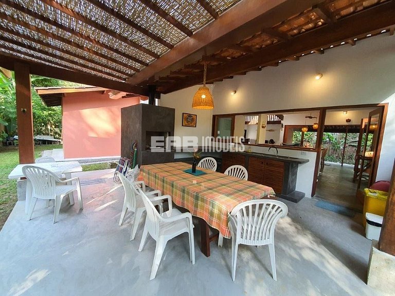 Casa para locação de temporada em Itamambuca. Acomoda até 9