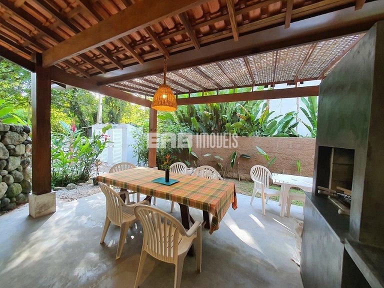 Casa para locação de temporada em Itamambuca. Acomoda até 9