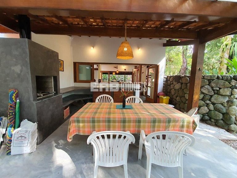 Casa para locação de temporada em Itamambuca. Acomoda até 9