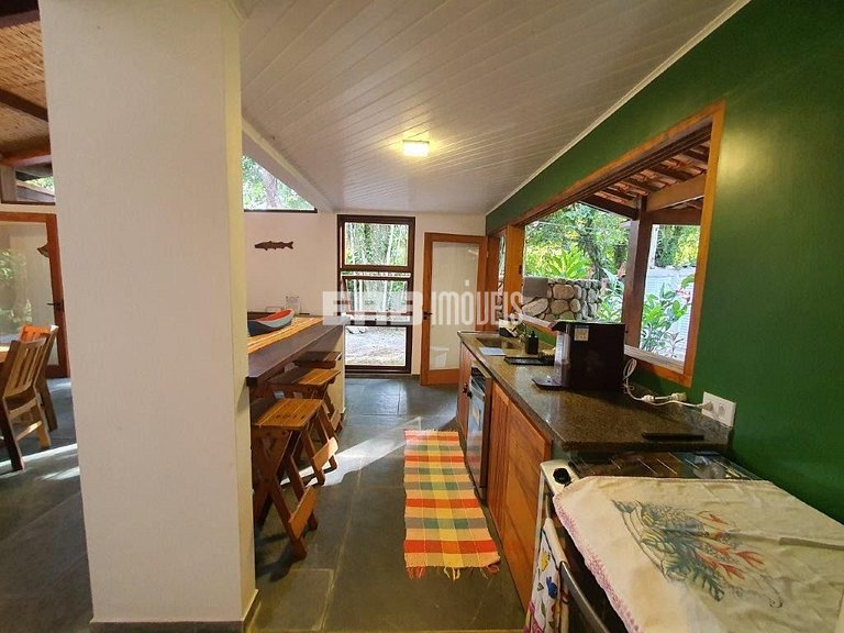 Casa para locação de temporada em Itamambuca. Acomoda até 9