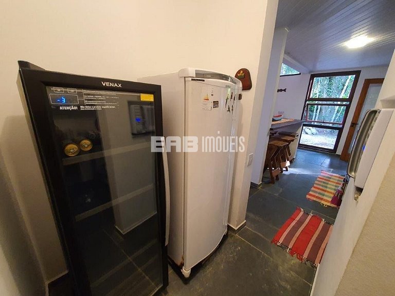 Casa para locação de temporada em Itamambuca. Acomoda até 9