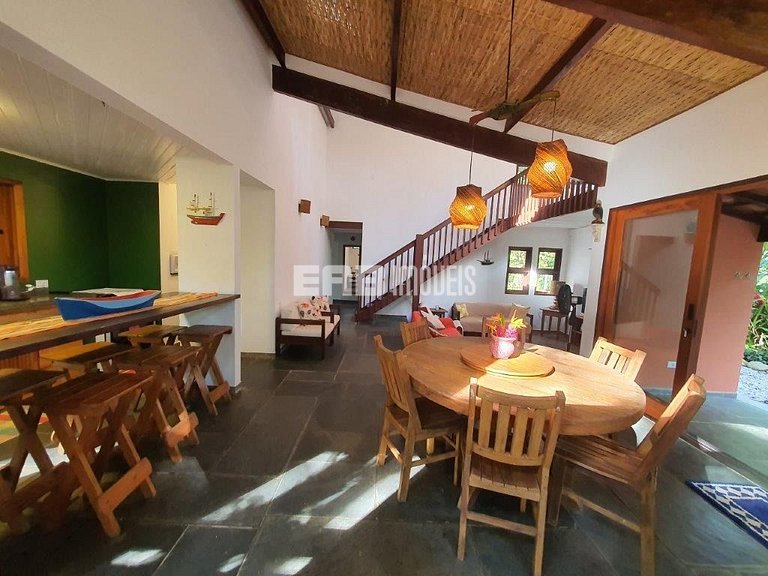 Casa para locação de temporada em Itamambuca. Acomoda até 9