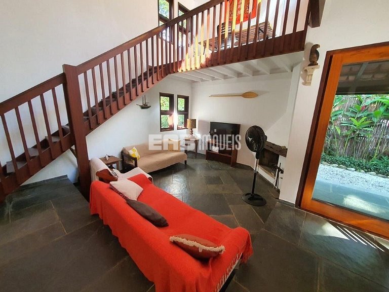 Casa para locação de temporada em Itamambuca. Acomoda até 9