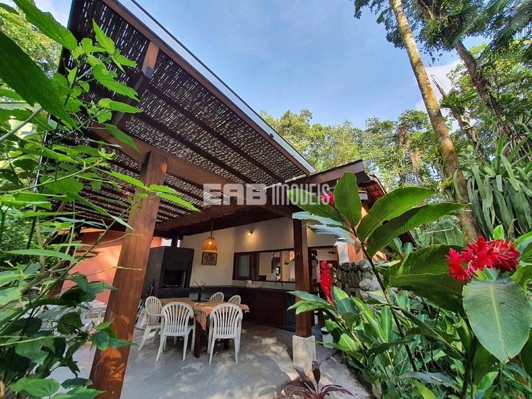 Casa para locação de temporada em Itamambuca. Acomoda até 9