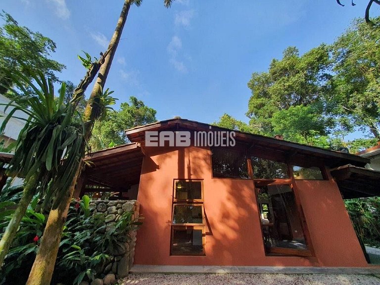 Casa para locação de temporada em Itamambuca. Acomoda até 9