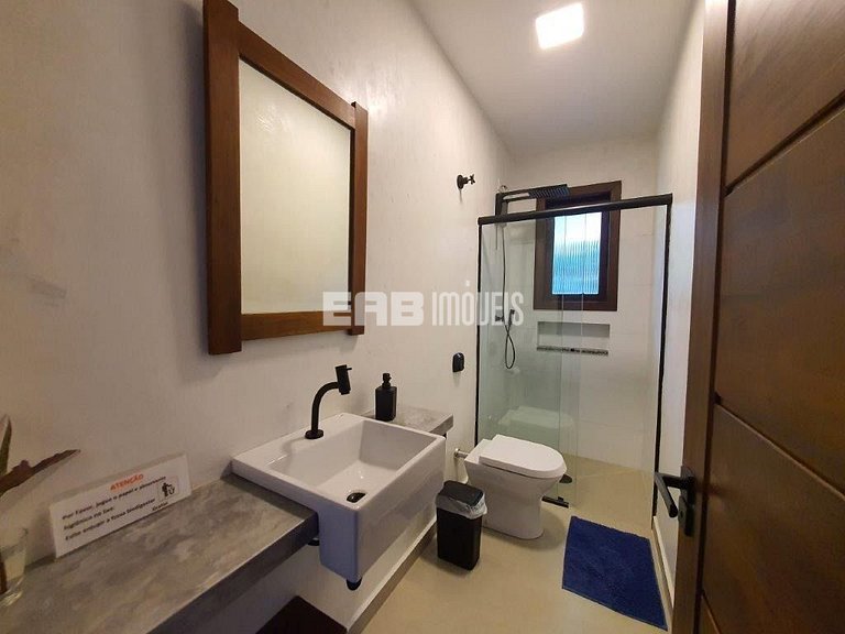 Casa para locação de temporada em Itamambuca. Acomoda até 9