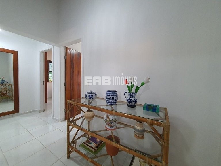 Uma delícia de casa de praia, bem iluminada e com piscina