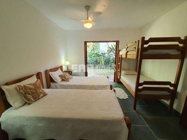 Casa para locação de temporada em Itamambuca. Acomoda até 9