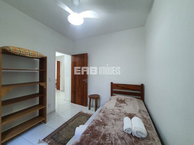 Uma delícia de casa de praia, bem iluminada e com piscina