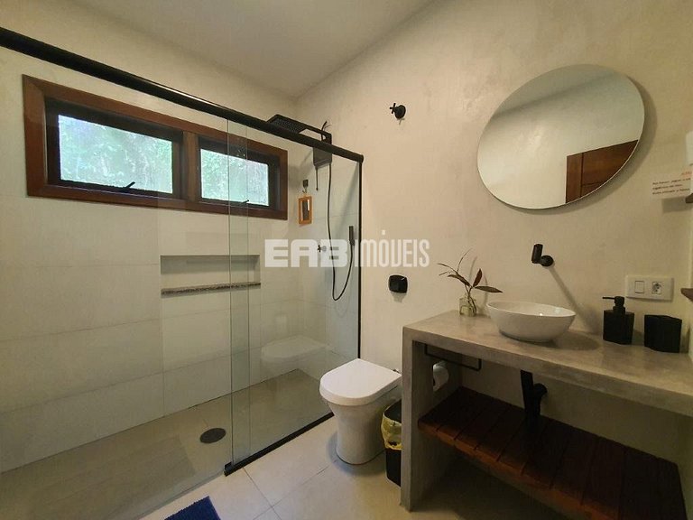 Casa para locação de temporada em Itamambuca. Acomoda até 9