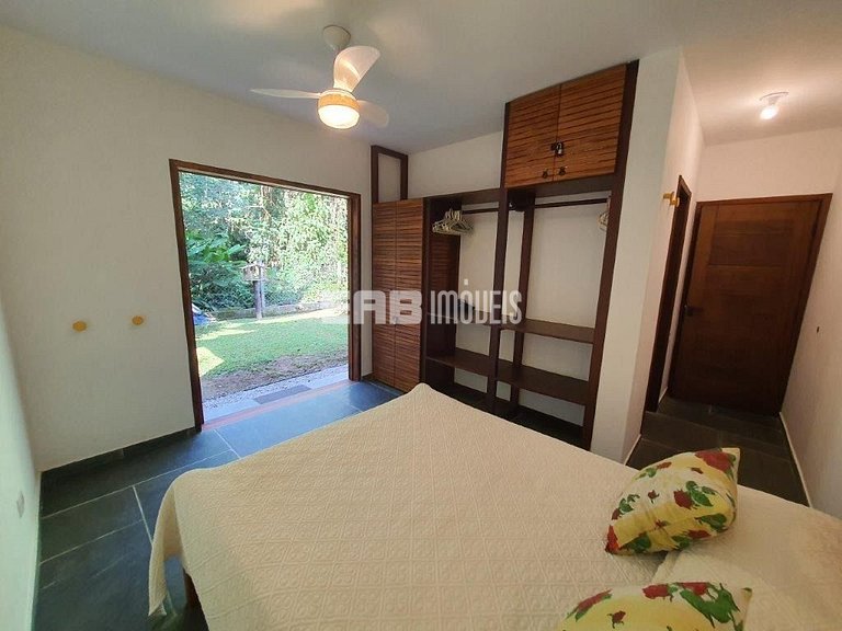 Casa para locação de temporada em Itamambuca. Acomoda até 9