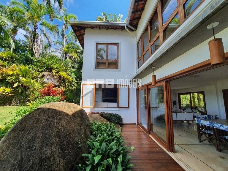 Casa de tirar o fôlego na praia do Félix, Ubatuba