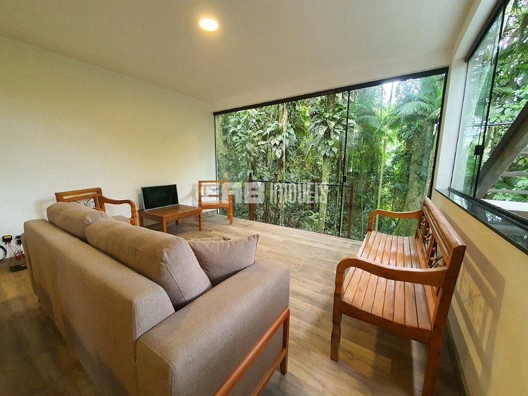 Casa dentro da Mata Atlântica, com todo o conforto da vida m