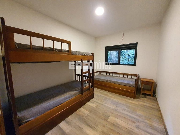 Casa dentro da Mata Atlântica, com todo o conforto da vida m