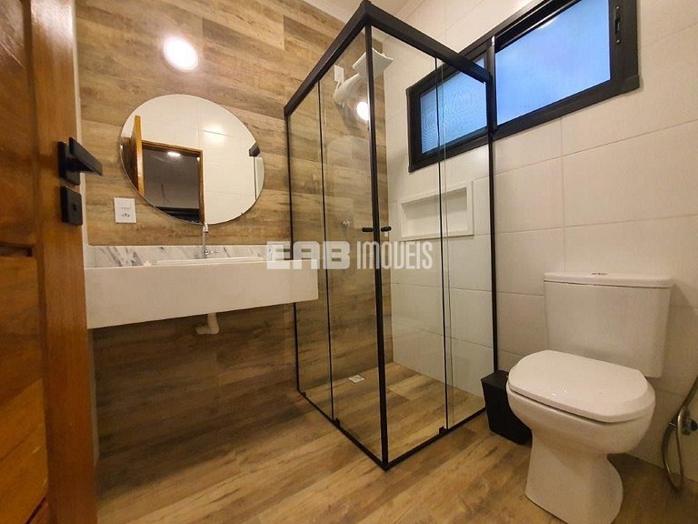 Casa dentro da Mata Atlântica, com todo o conforto da vida m