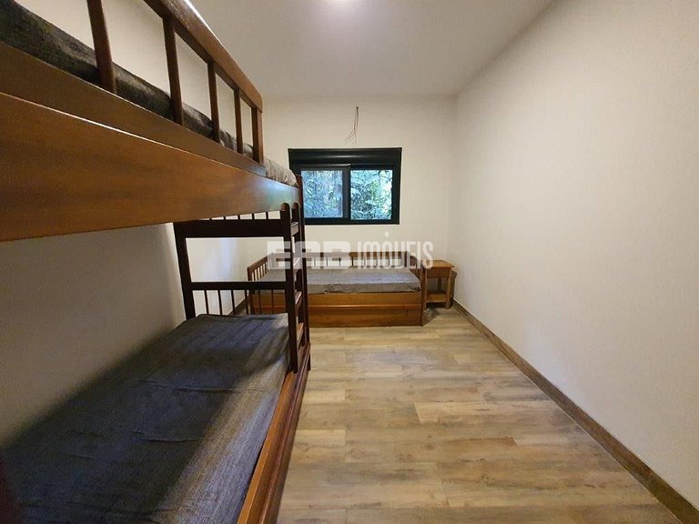 Casa dentro da Mata Atlântica, com todo o conforto da vida m