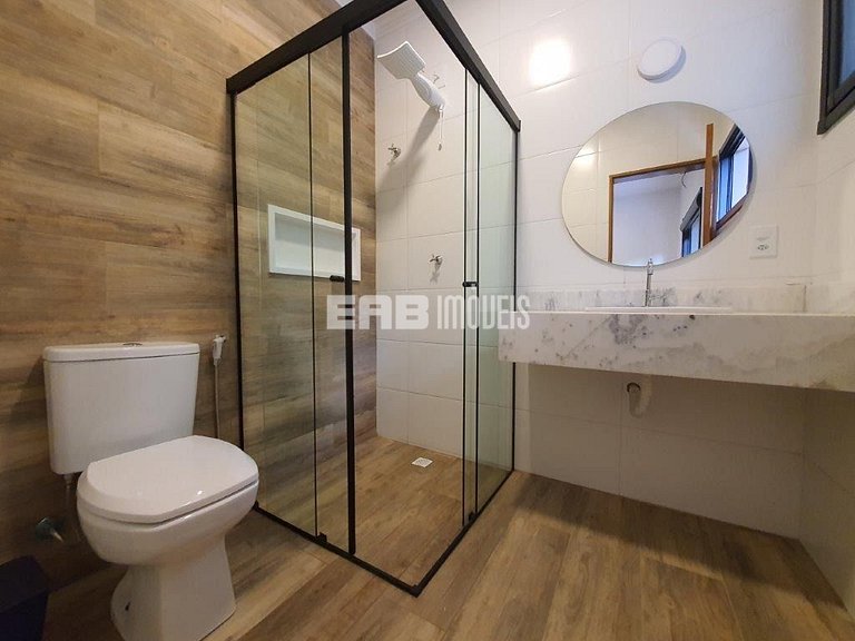 Casa dentro da Mata Atlântica, com todo o conforto da vida m