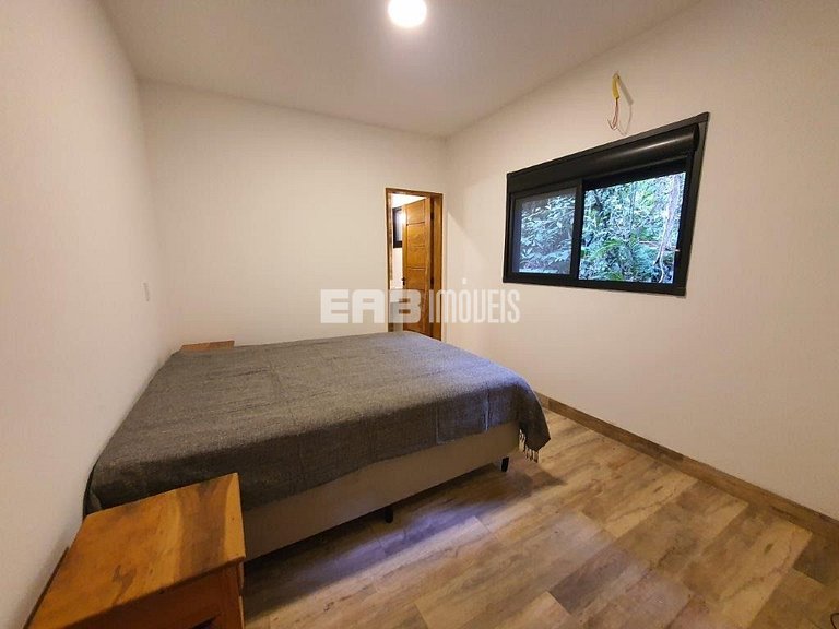 Casa dentro da Mata Atlântica, com todo o conforto da vida m