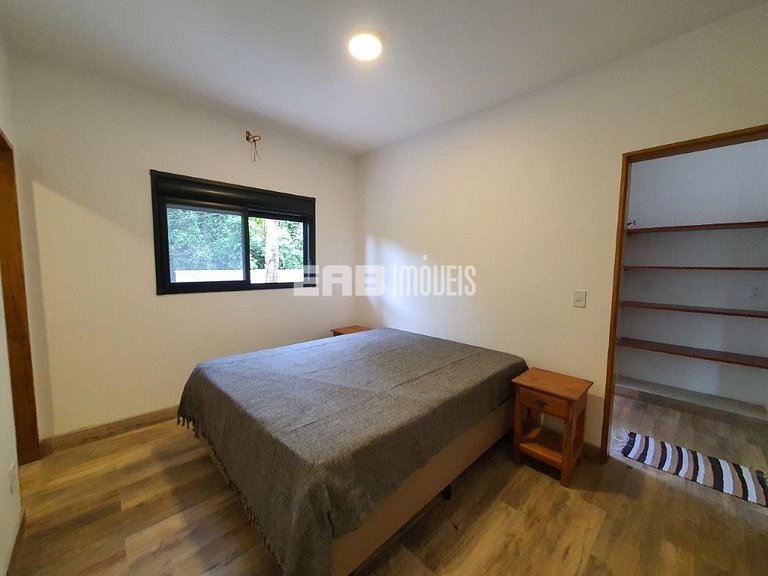 Casa dentro da Mata Atlântica, com todo o conforto da vida m