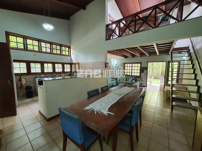 Casa de temporada com piscina, para até 12 pessoas, a 170m d