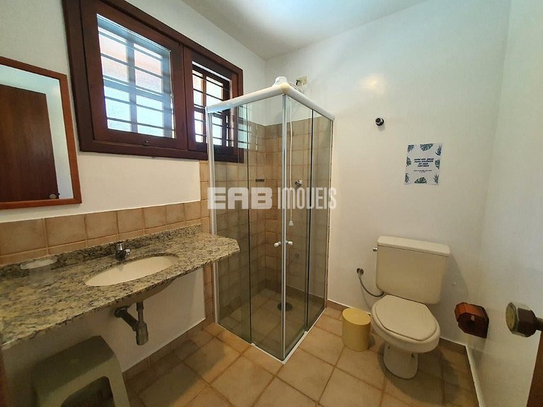 Casa de temporada com piscina, para até 12 pessoas, a 170m d