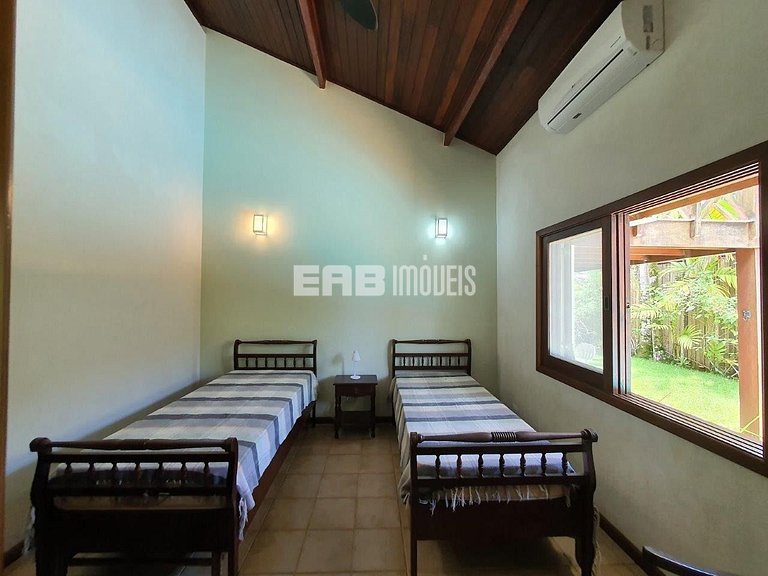 Casa de temporada com piscina, para até 12 pessoas, a 170m d