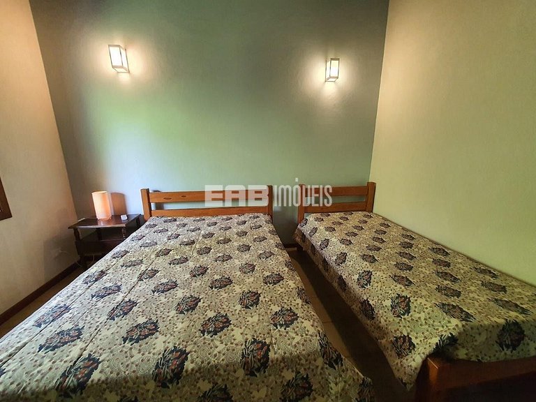 Casa de temporada com piscina, para até 12 pessoas, a 170m d