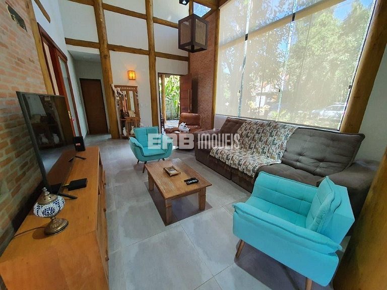 Casa em Itamambuca com 5 suítes, piscina, churrasqueira e ar