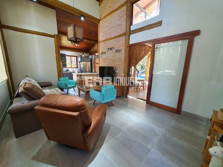 Casa em Itamambuca com 5 suítes, piscina, churrasqueira e ar