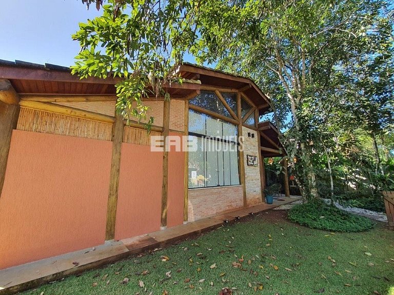 Casa em Itamambuca com 5 suítes, piscina, churrasqueira e ar