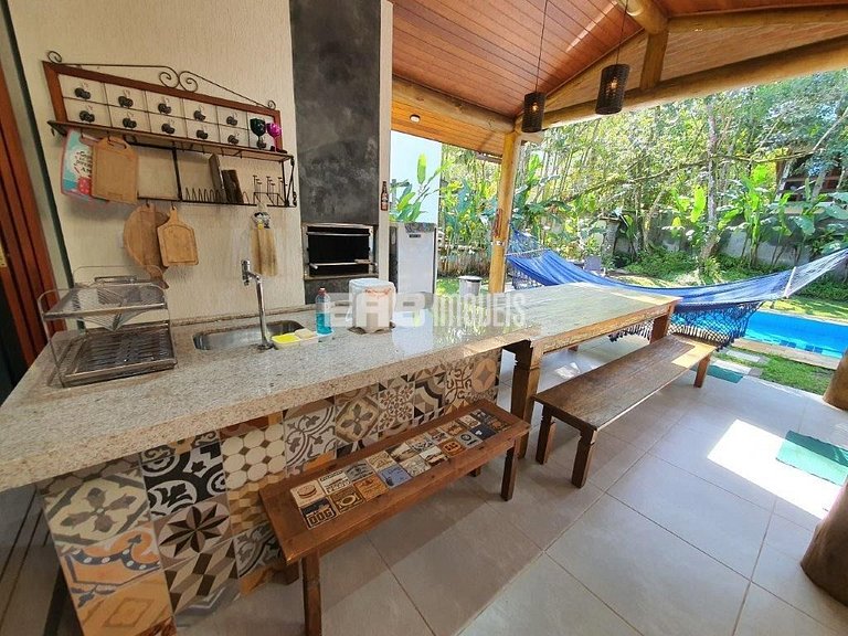 Casa em Itamambuca com 5 suítes, piscina, churrasqueira e ar