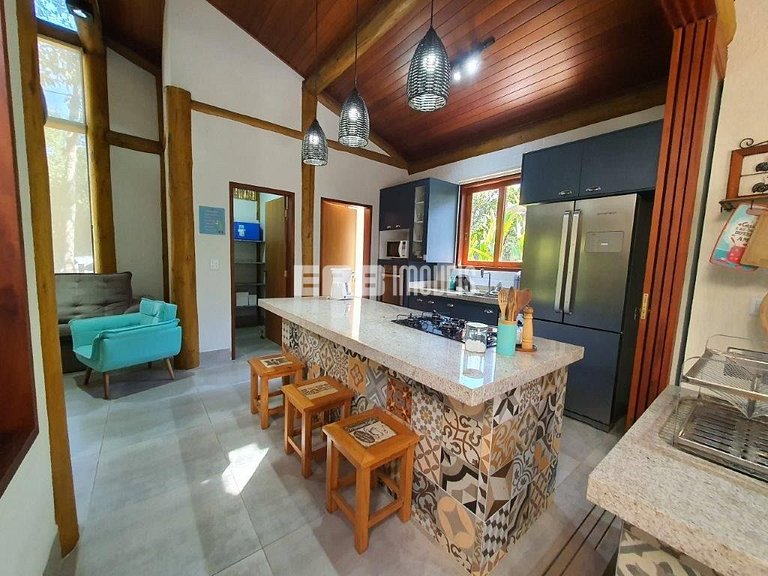 Casa em Itamambuca com 5 suítes, piscina, churrasqueira e ar