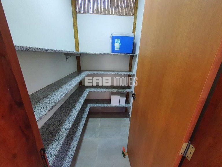 Casa em Itamambuca com 5 suítes, piscina, churrasqueira e ar