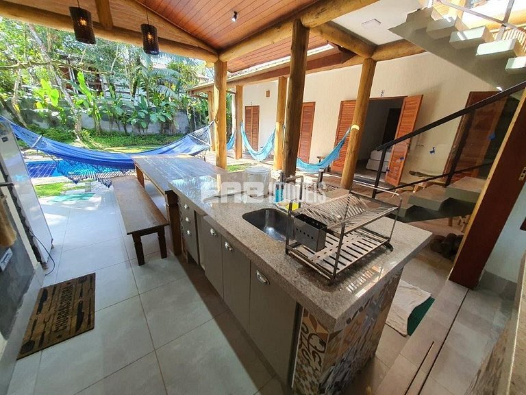 Casa em Itamambuca com 5 suítes, piscina, churrasqueira e ar