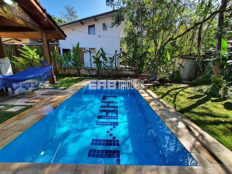 Casa em Itamambuca com 5 suítes, piscina, churrasqueira e ar