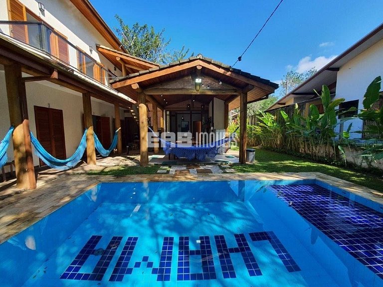 Casa em Itamambuca com 5 suítes, piscina, churrasqueira e ar