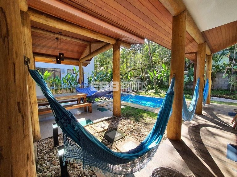 Casa em Itamambuca com 5 suítes, piscina, churrasqueira e ar