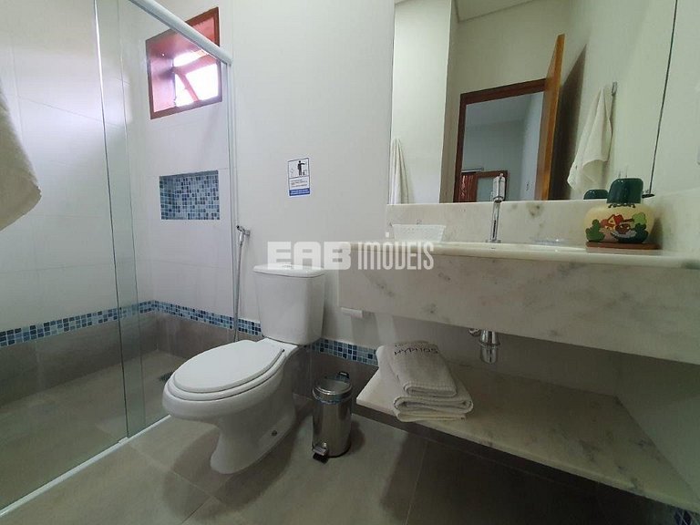 Casa em Itamambuca com 5 suítes, piscina, churrasqueira e ar