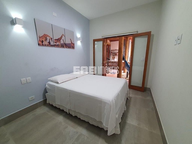 Casa em Itamambuca com 5 suítes, piscina, churrasqueira e ar