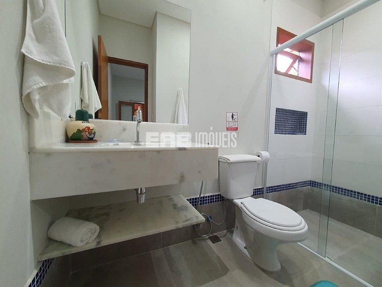 Casa em Itamambuca com 5 suítes, piscina, churrasqueira e ar