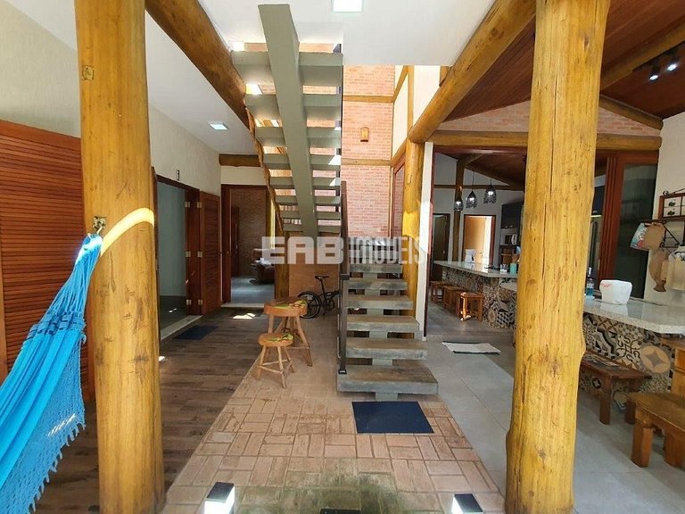 Casa em Itamambuca com 5 suítes, piscina, churrasqueira e ar